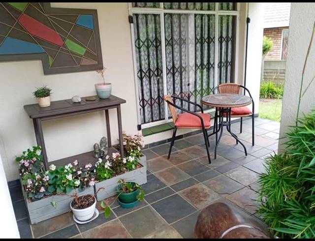 4 BEDROOM HOUSE FOR SALE IN COSMOSRAND